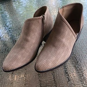 ⭐️Vintage 93 taupe cut out booties